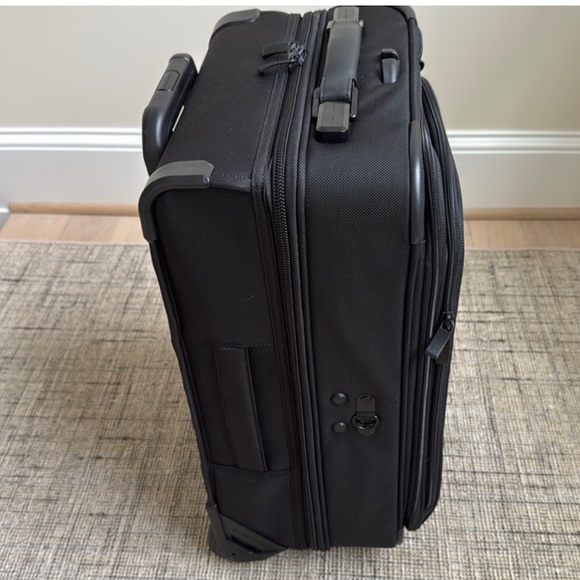 Briggs & Riley 22" Carry-On Upright Garment Bag - Picture 5 of 11